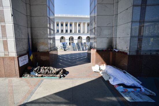 Tent camp in central Kiev demolished
