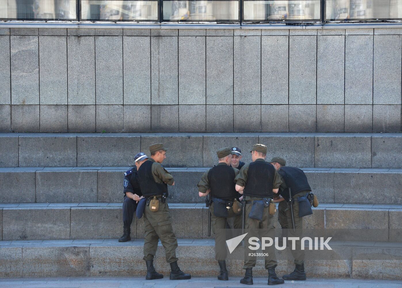Tent camp in central Kiev demolished