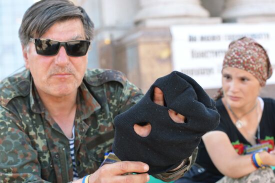 Tent camp in central Kiev demolished