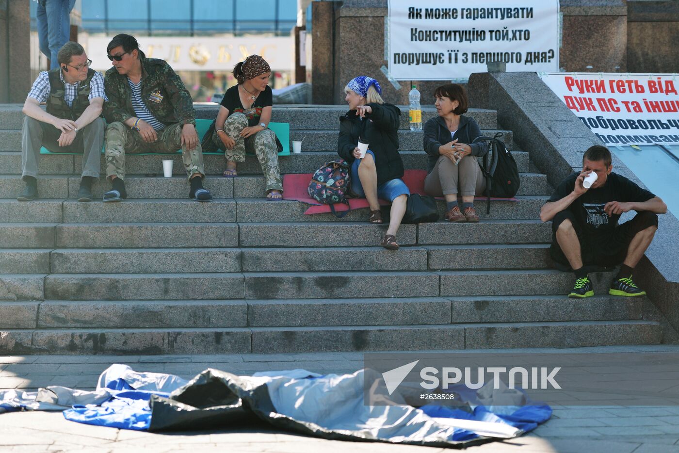 Tent camp in central Kiev demolished
