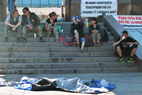 Tent camp in central Kiev demolished