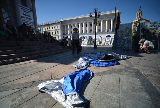Tent camp in central Kiev demolished