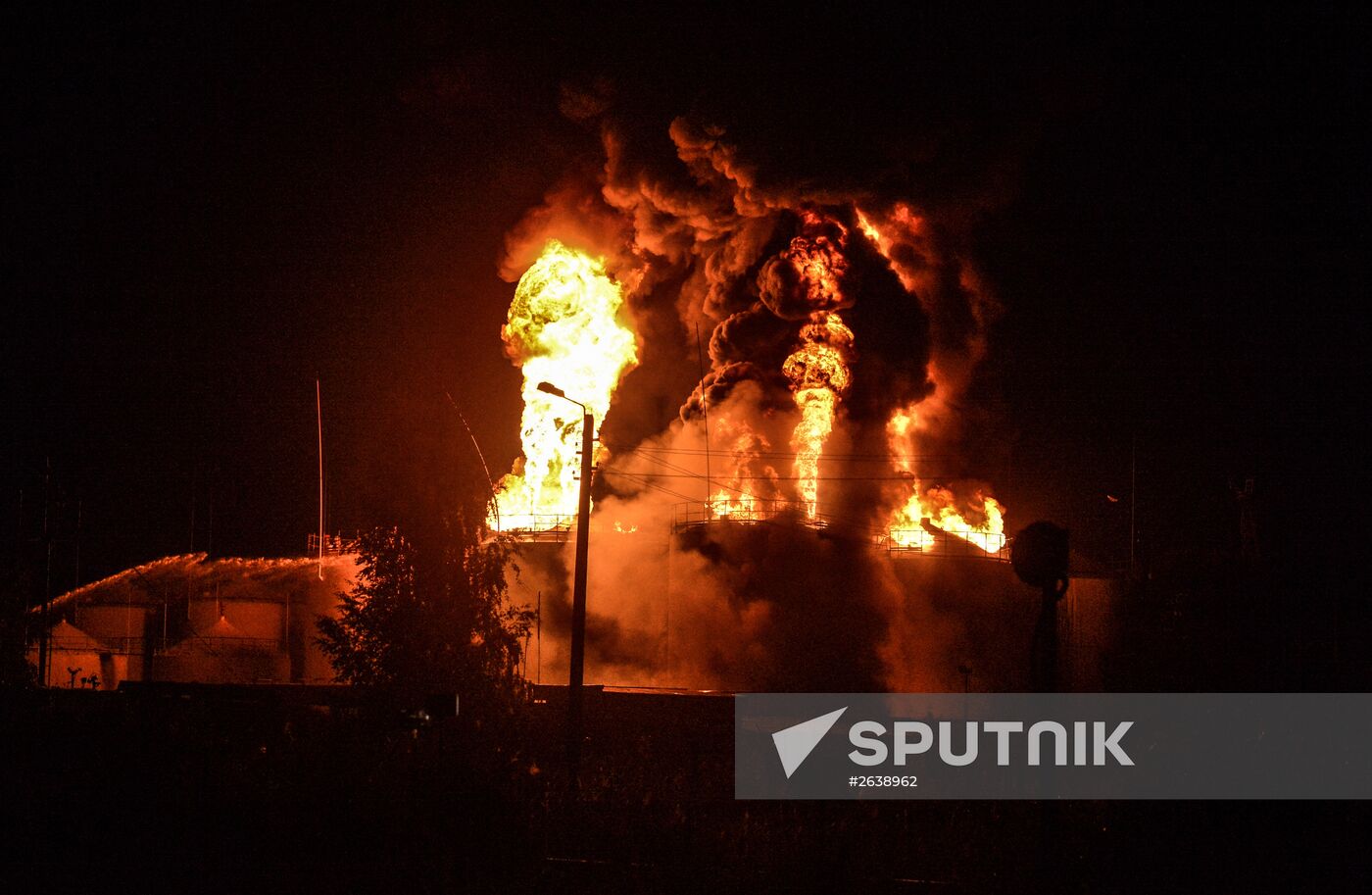 Fire at oil tank farm in Kiev Region