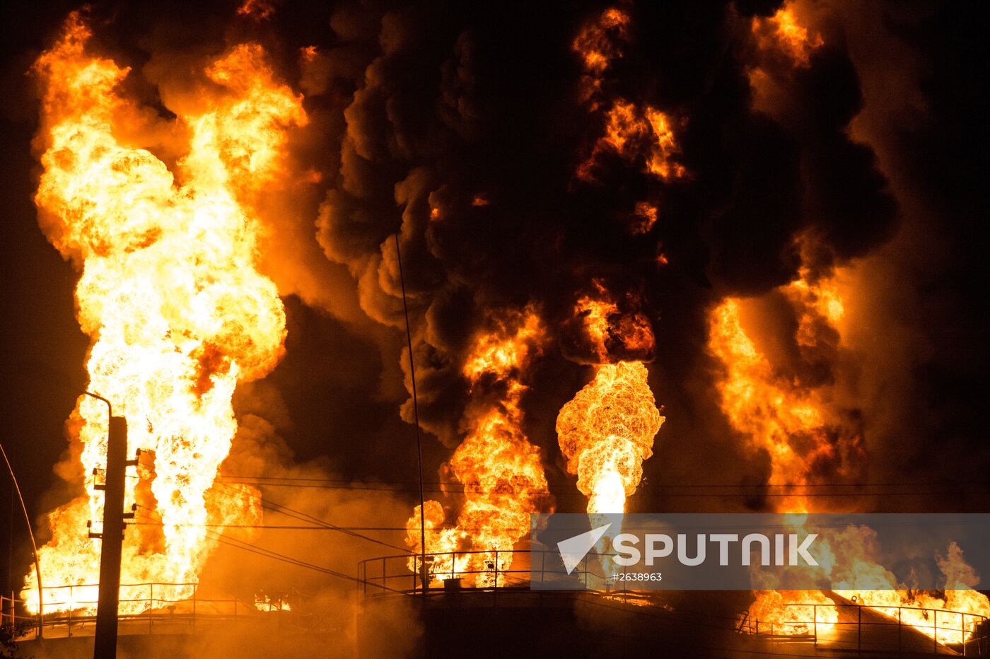 Fire at oil tank farm in Kiev Region