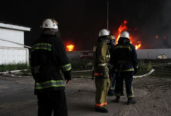 Fire at oil tank farm in Kiev Region