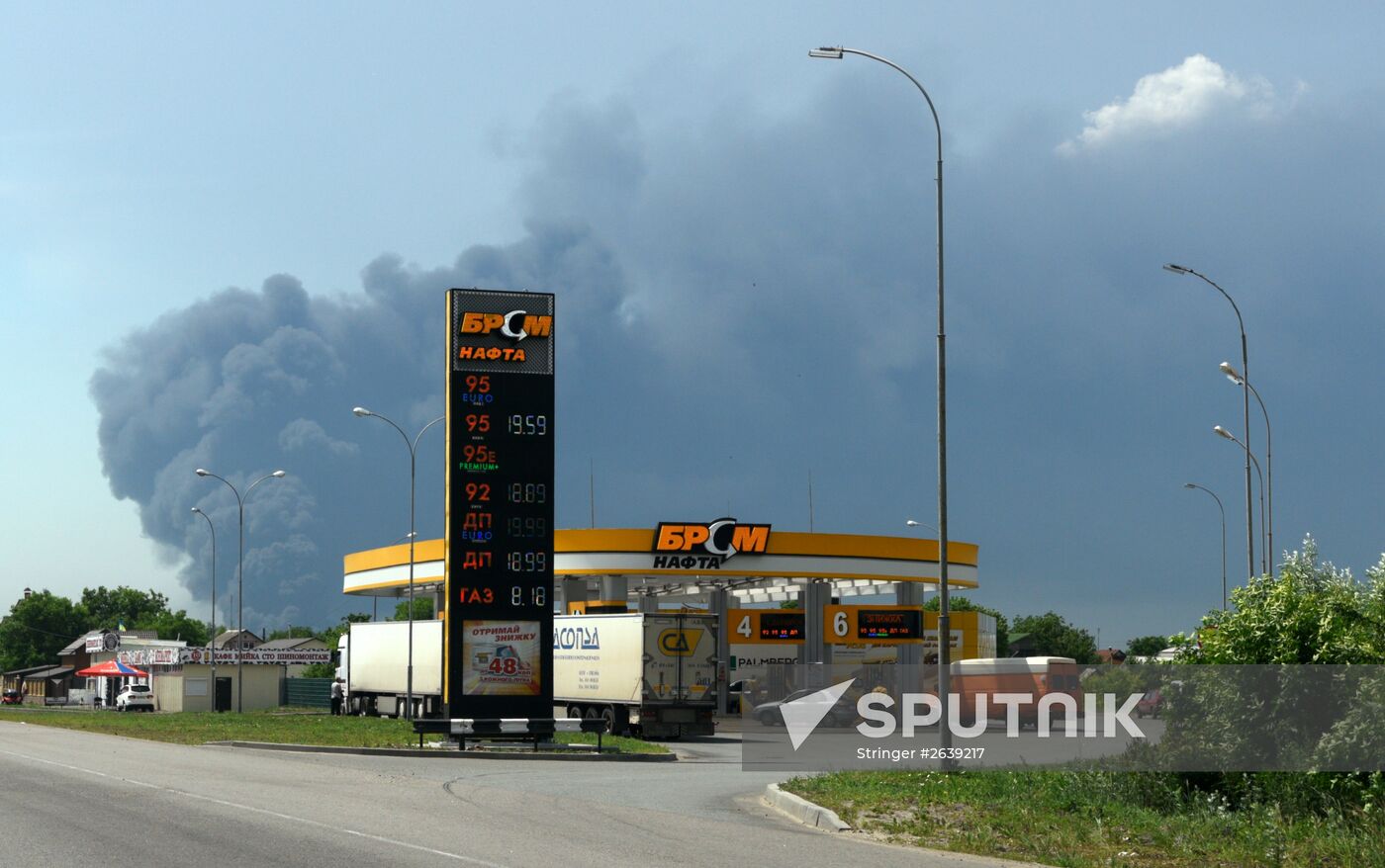 Fire at oil tank farm in Kiev Region