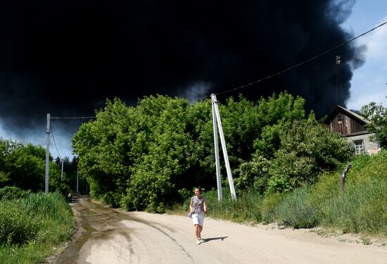 Fire at oil tank farm in Kiev Region