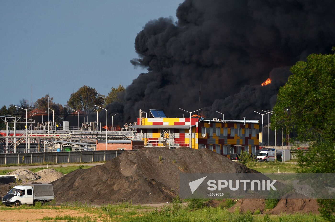 Fire at oil tank farm in Kiev Region