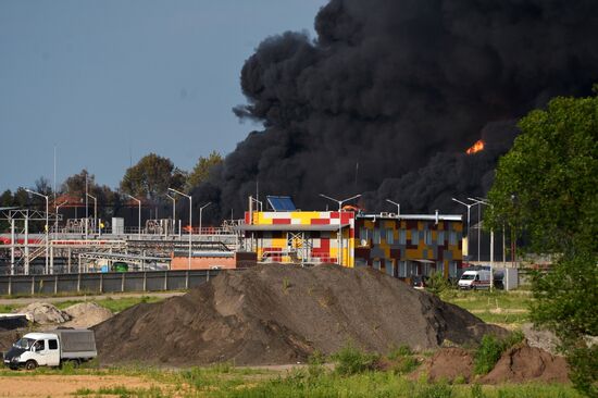 Fire at oil tank farm in Kiev Region
