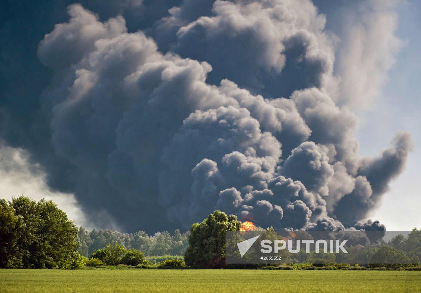 Fire at oil tank farm in Kiev Region