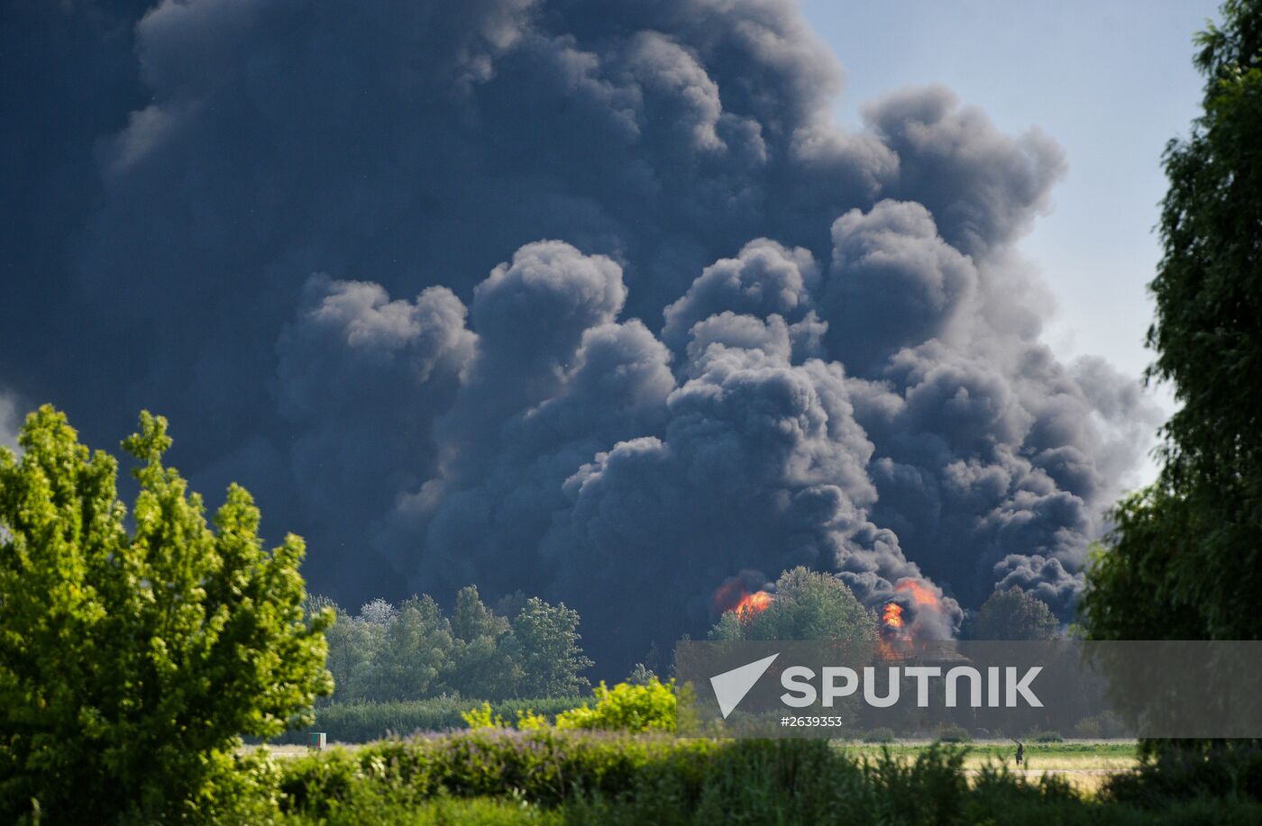 Fire at oil tank farm in Kiev Region