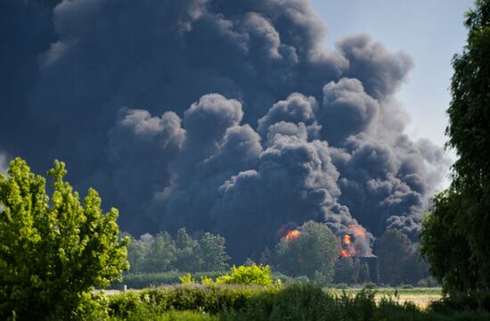 Fire at oil tank farm in Kiev Region