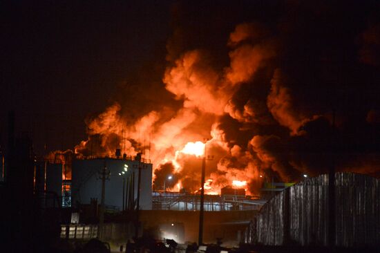 Petroleum storage base near Kiev on fire