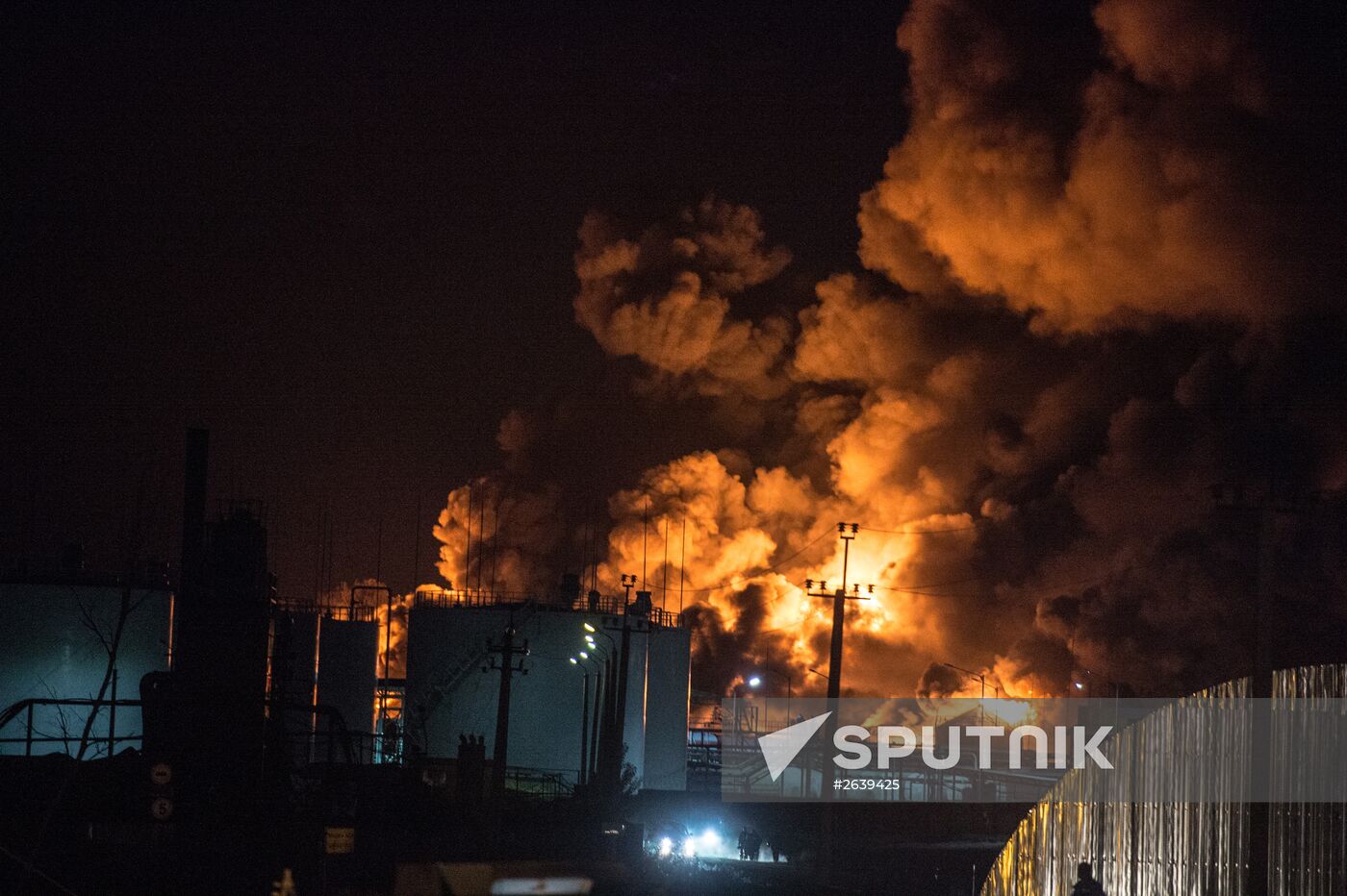 Petroleum storage base near Kiev on fire