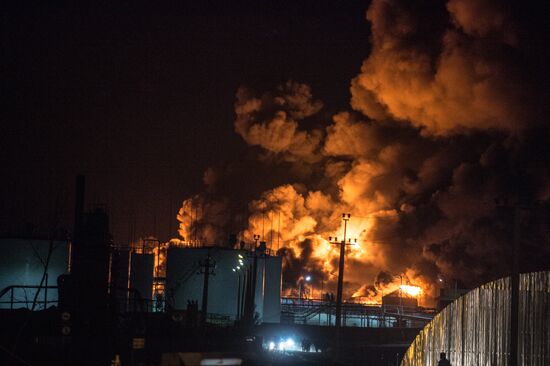 Petroleum storage base near Kiev on fire