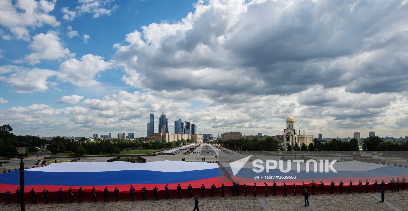 Russia's largest flag unfolding ceremony