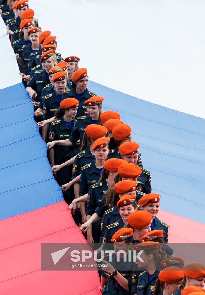 Russia's largest flag unfolding ceremony