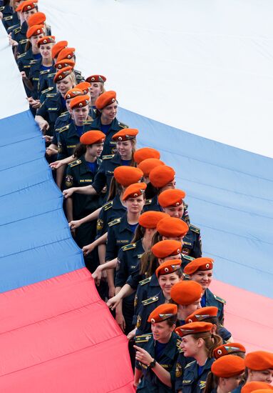 Russia's largest flag unfolding ceremony