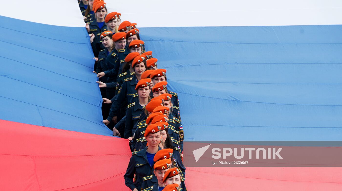 Russia's largest flag unfolding ceremony