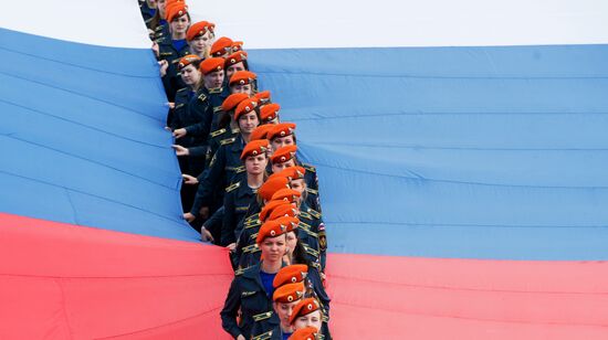 Russia's largest flag unfolding ceremony