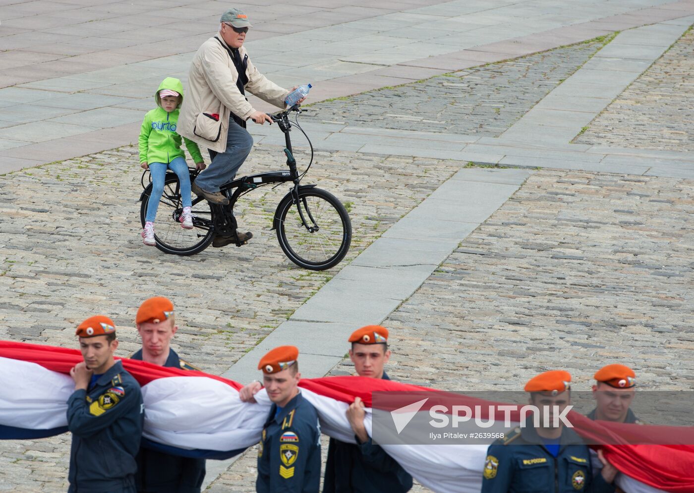 Russia's largest flag unfolding ceremony