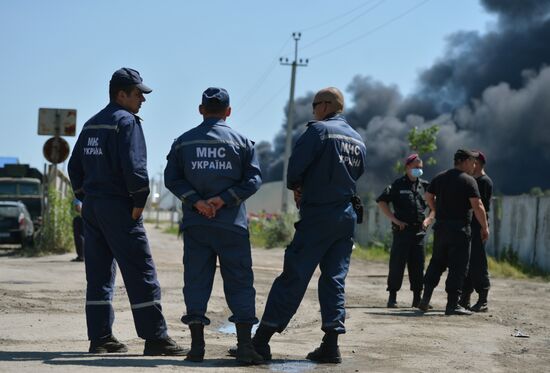 Petroleum storage base near Kiev on fire