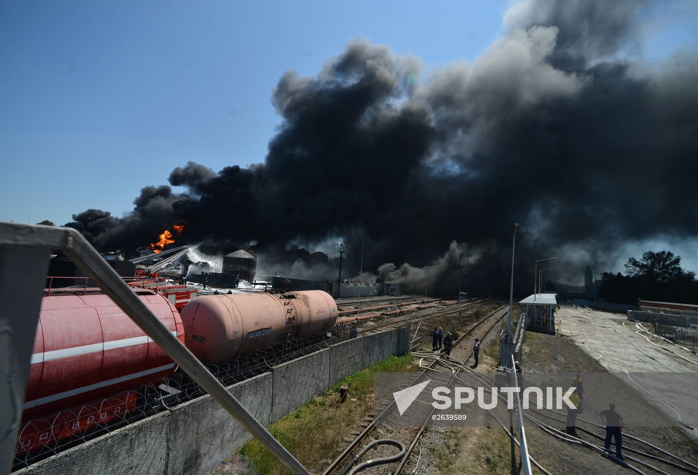Petroleum storage base near Kiev on fire