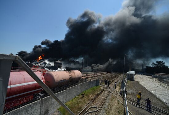 Petroleum storage base near Kiev on fire