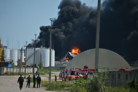 Petroleum storage base near Kiev on fire