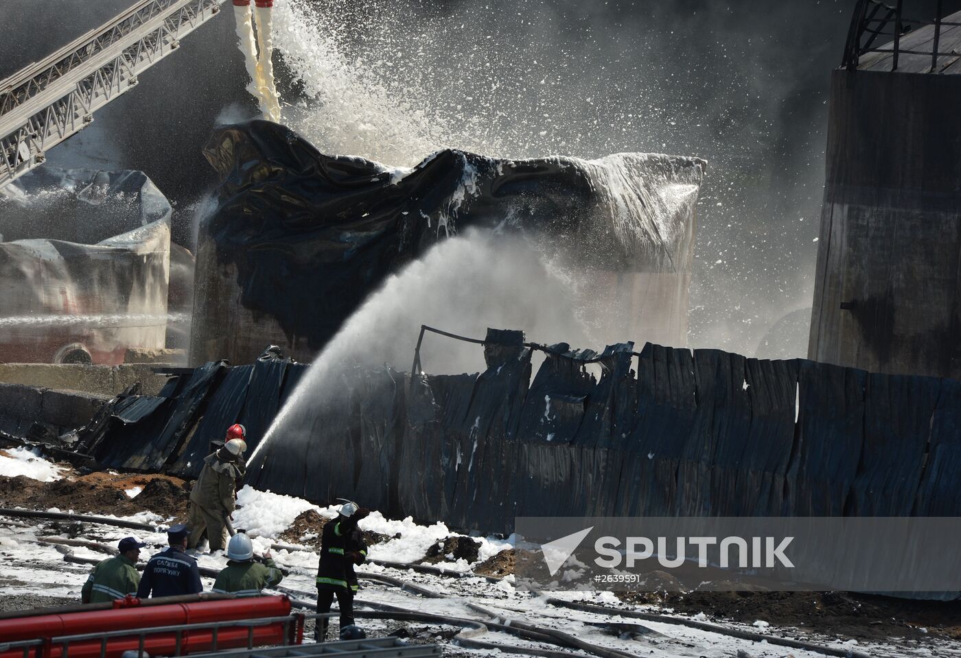 Petroleum storage base near Kiev on fire