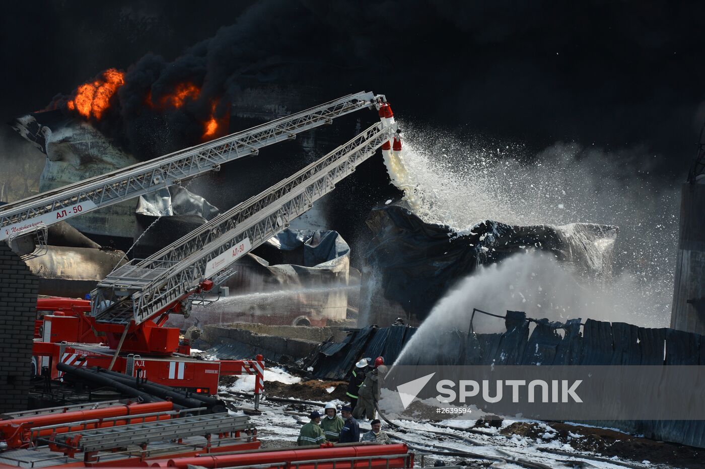 Petroleum storage base near Kiev on fire