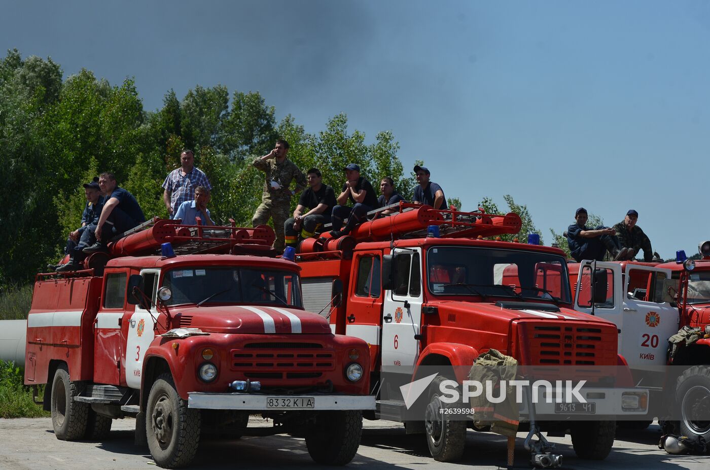Petroleum storage base near Kiev on fire