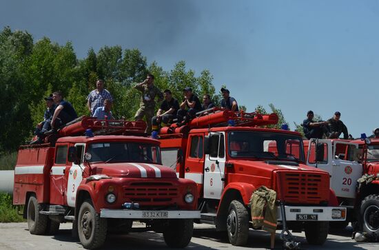 Petroleum storage base near Kiev on fire