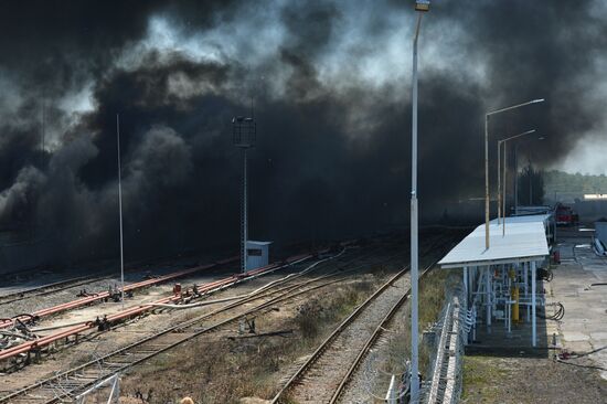 Petroleum storage base near Kiev on fire