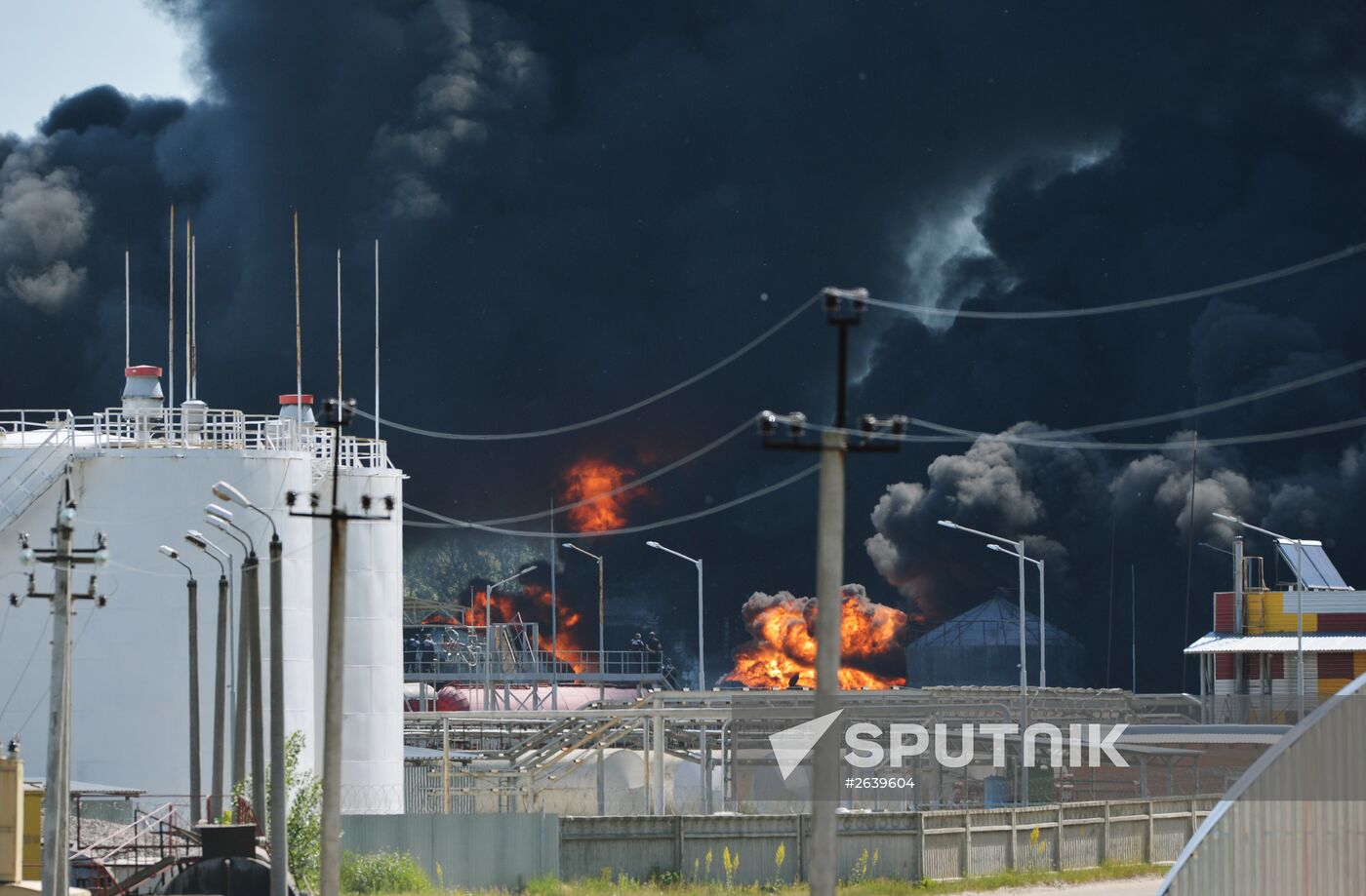 Petroleum storage base near Kiev on fire