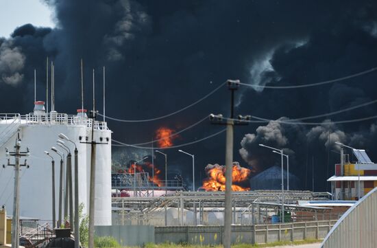 Petroleum storage base near Kiev on fire