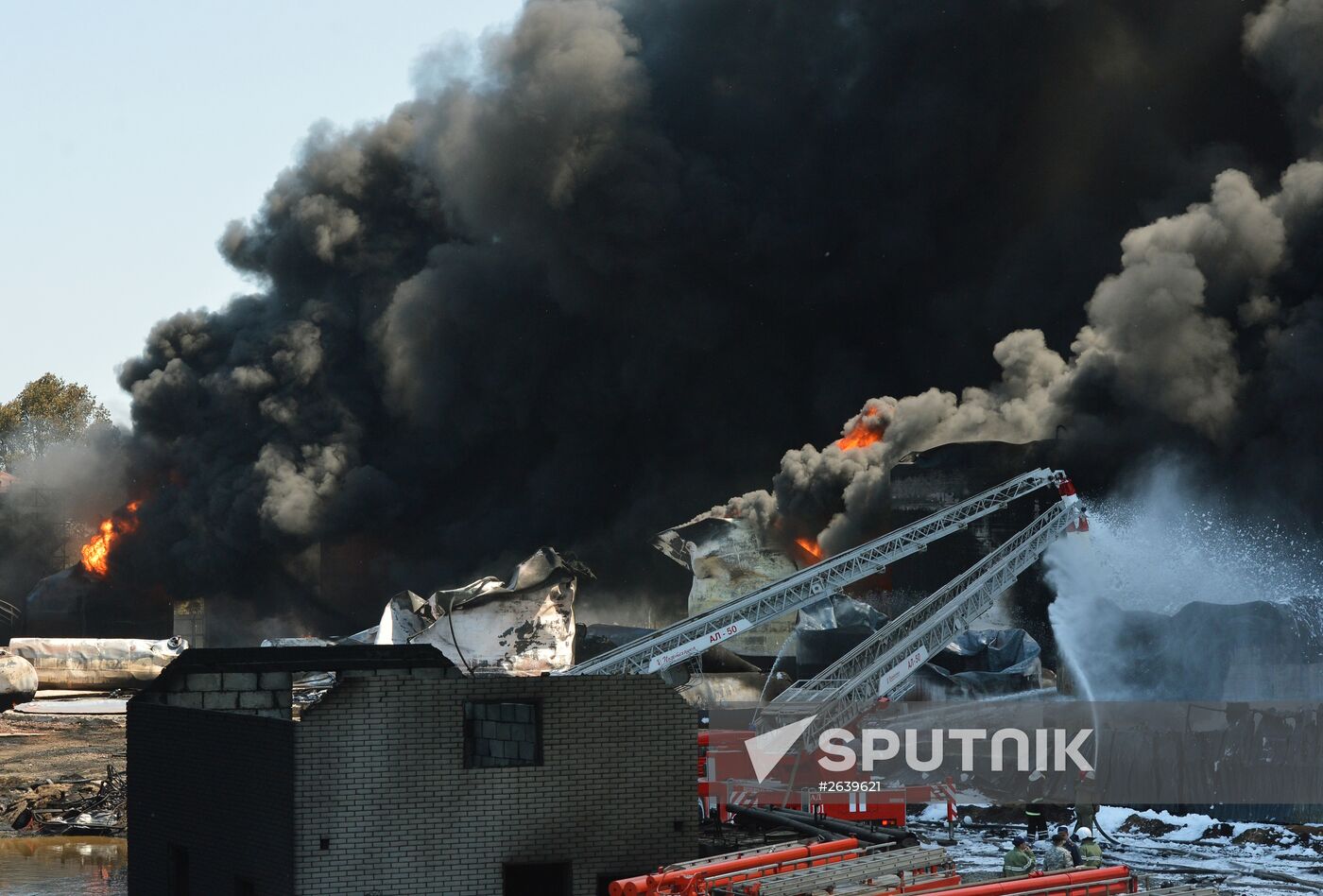 Petroleum storage base near Kiev on fire