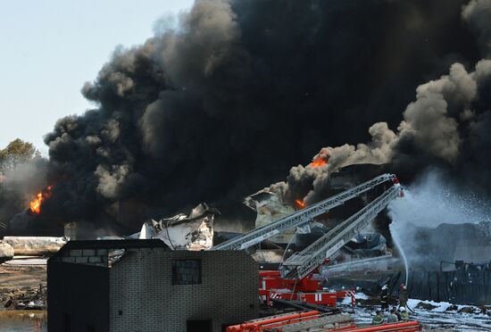 Petroleum storage base near Kiev on fire