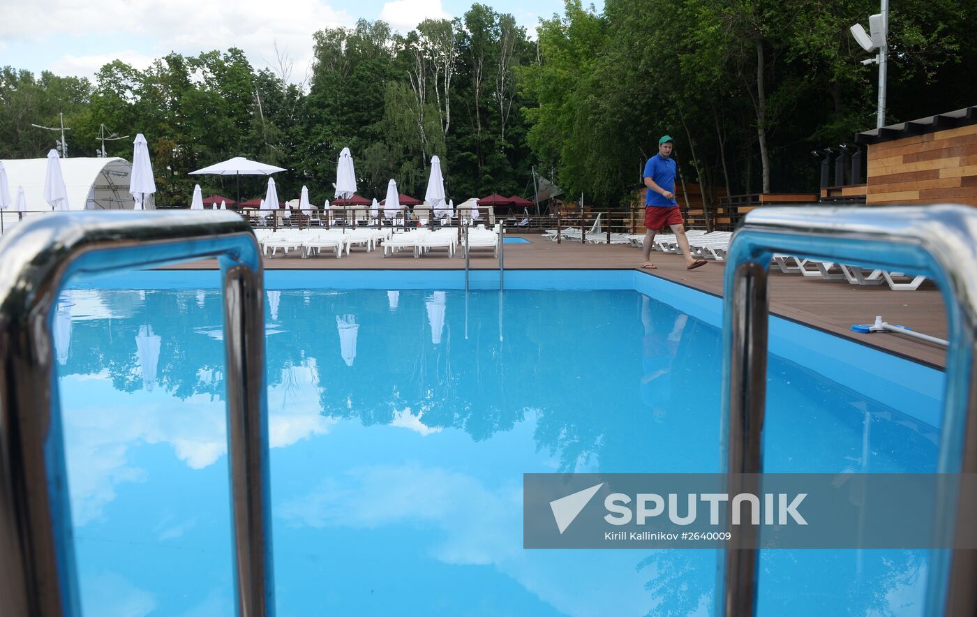 Preparations for the opening of the Port at VDNKh city beach