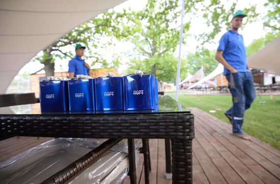 Preparations for the opening of the Port at VDNKh city beach