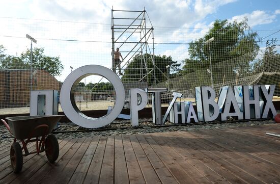 Preparations for the opening of the Port at VDNKh city beach