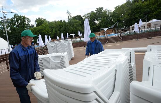 Preparations for the opening of the Port at VDNKh city beach