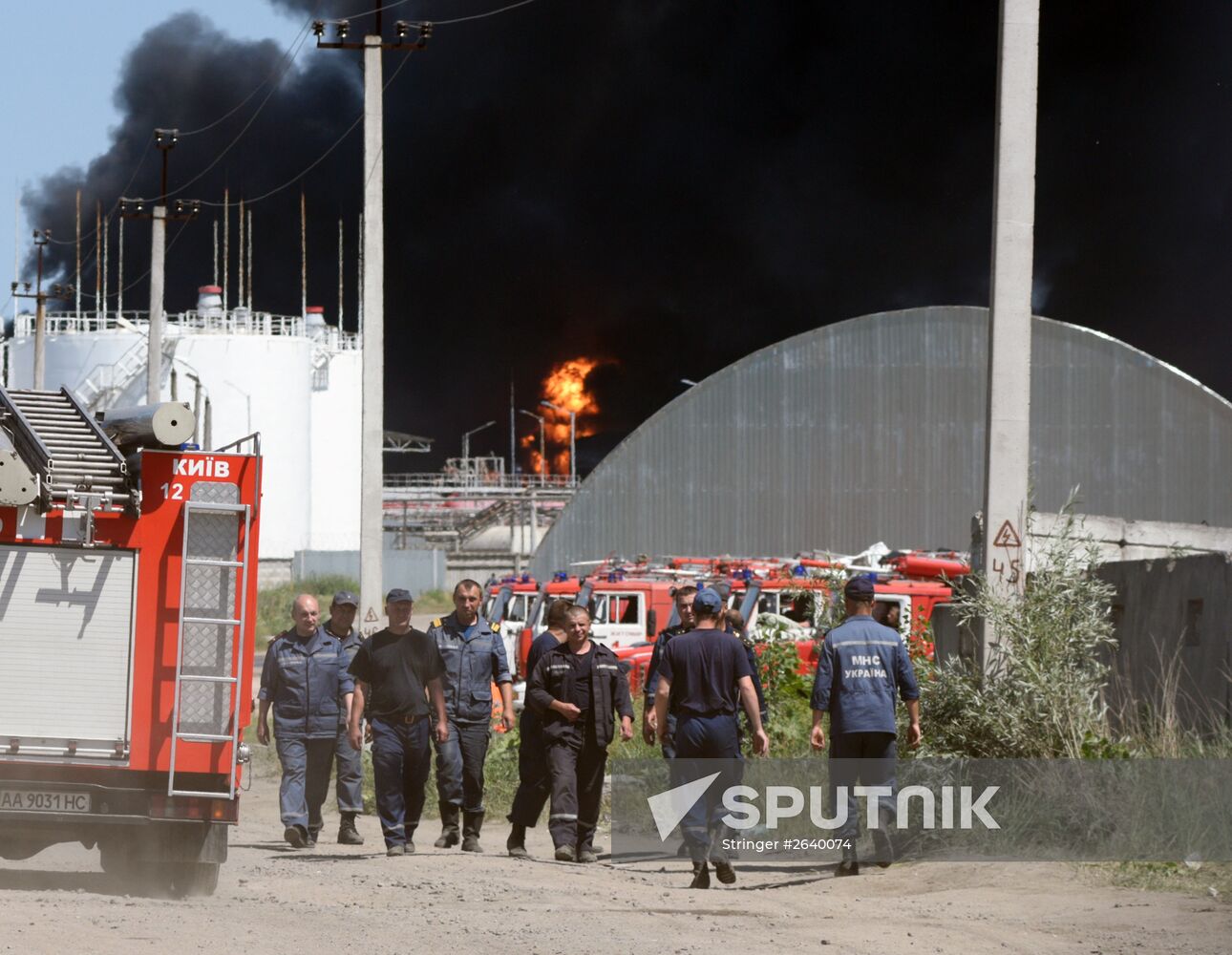 Petroleum storage base near Kiev on fire