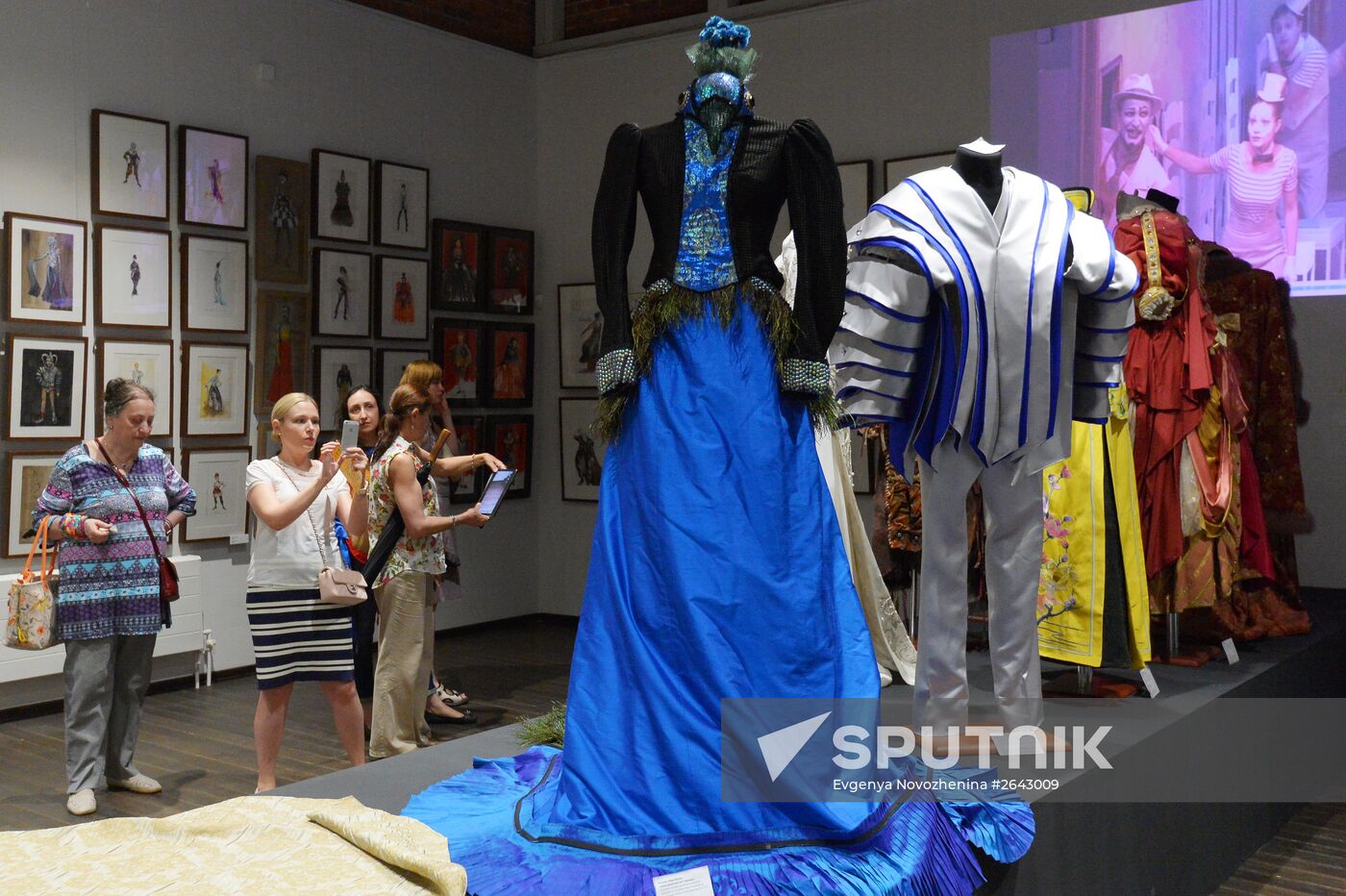 Exhibition "Costume At The Turn of The Century. 1990-2015" opens in Moscow