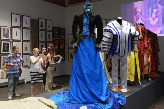 Exhibition "Costume At The Turn of The Century. 1990-2015" opens in Moscow