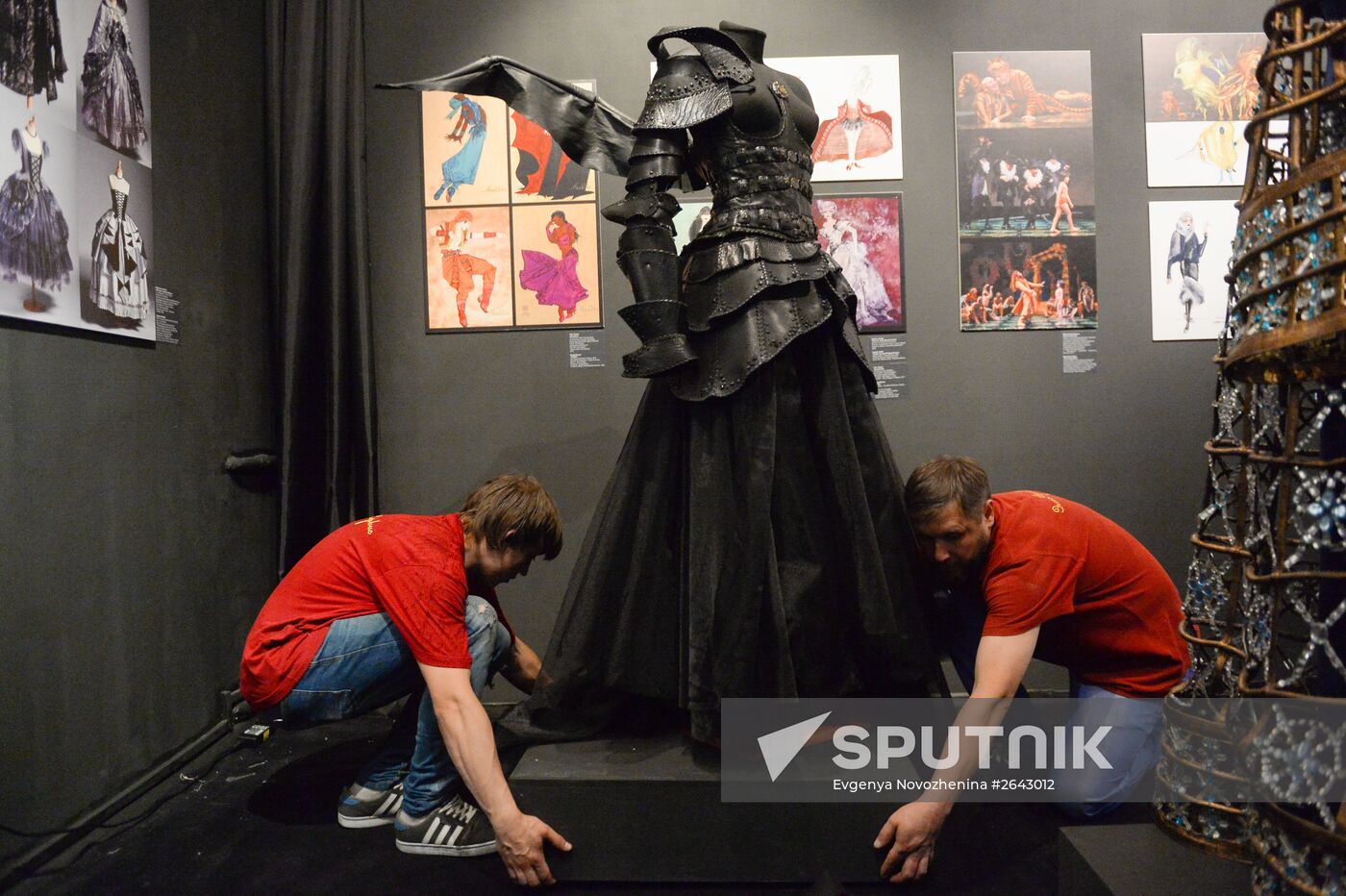 Exhibition "Costume At The Turn of The Century. 1990-2015" opens in Moscow