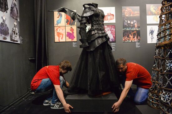 Exhibition "Costume At The Turn of The Century. 1990-2015" opens in Moscow