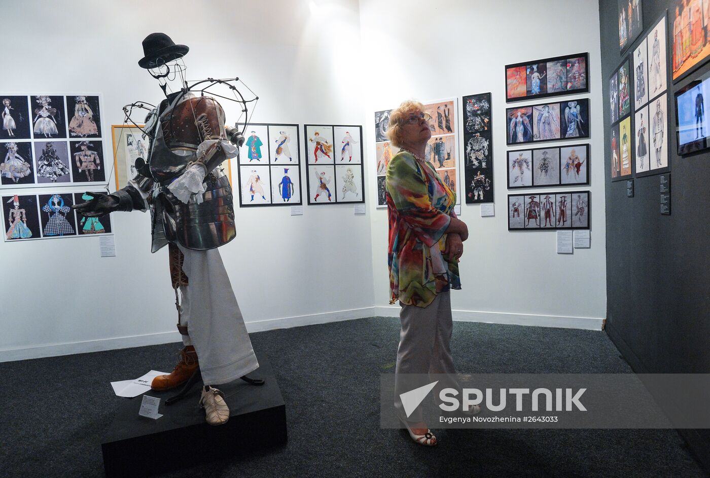 Exhibition "Costume At The Turn of The Century. 1990-2015" opens in Moscow