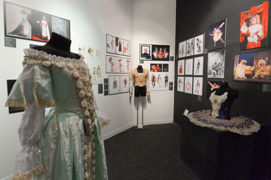 Exhibition "Costume At The Turn of The Century. 1990-2015" opens in Moscow