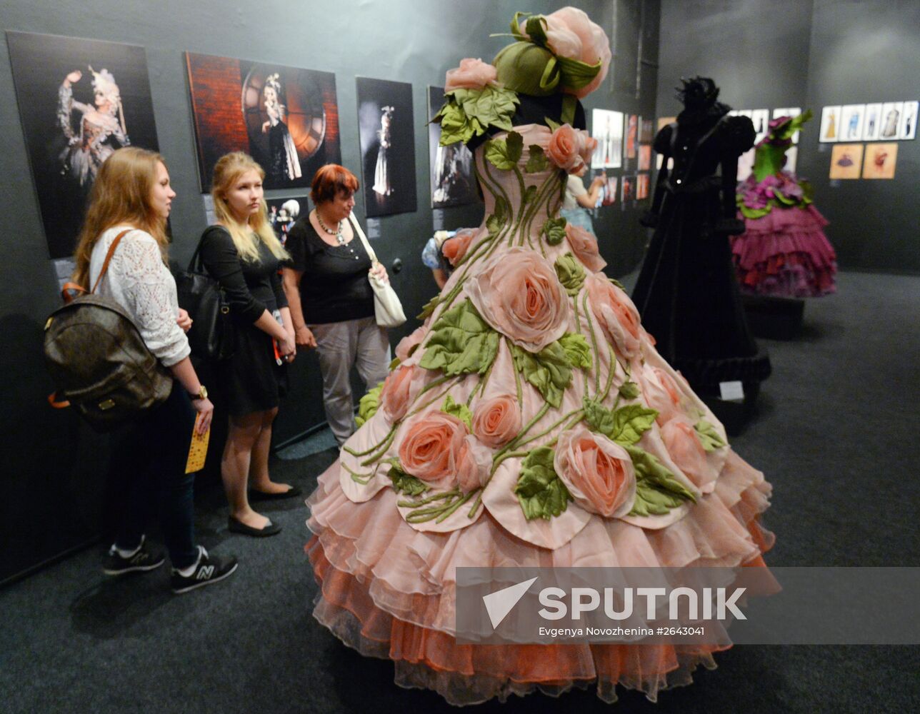 Exhibition "Costume At The Turn of The Century. 1990-2015" opens in Moscow